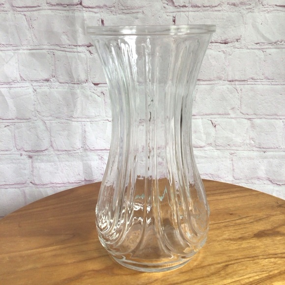 Vintage Hoosier Glass Clear Ribbed Glass Vase - Picture 4 of 7